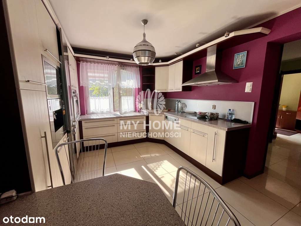 Przestronny Dom z Fotowoltaiką i Ogrodem-9