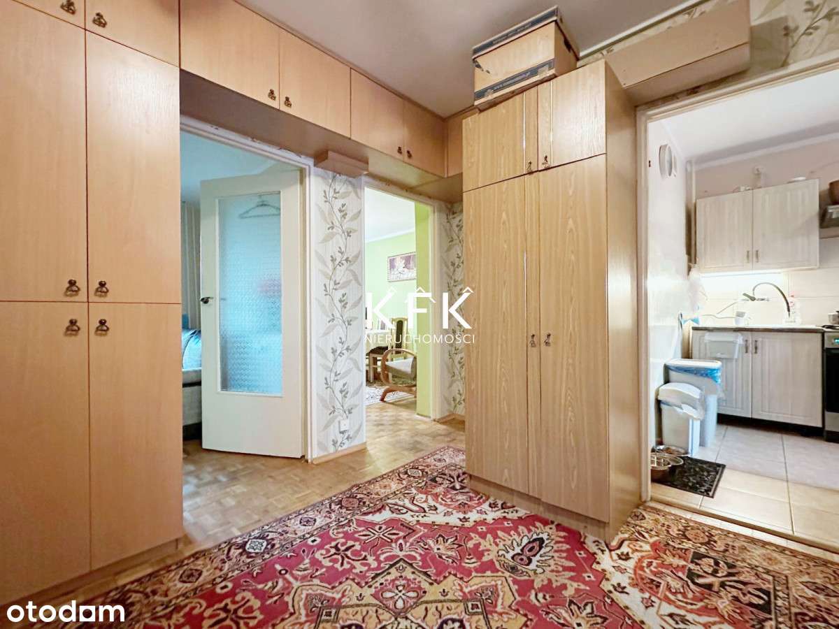 Trzy niezależne pokoje Blok Cegła Balkon Film-16