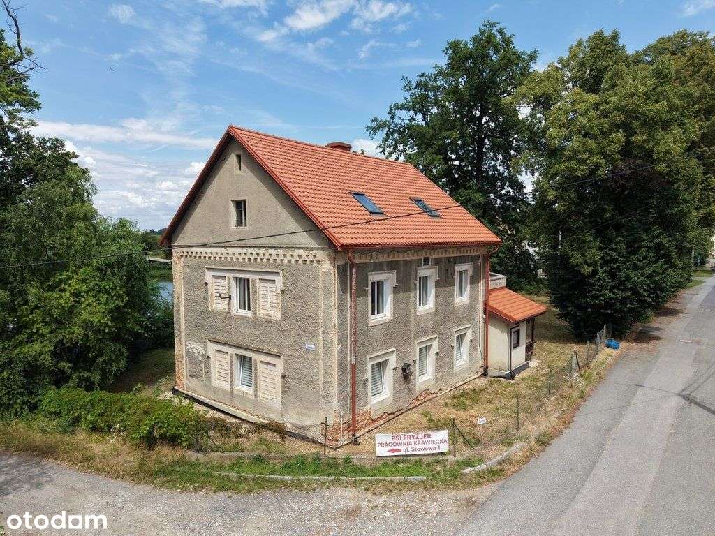 Dom zarządcy 1868 nad stawem wsród starodrzewia-2