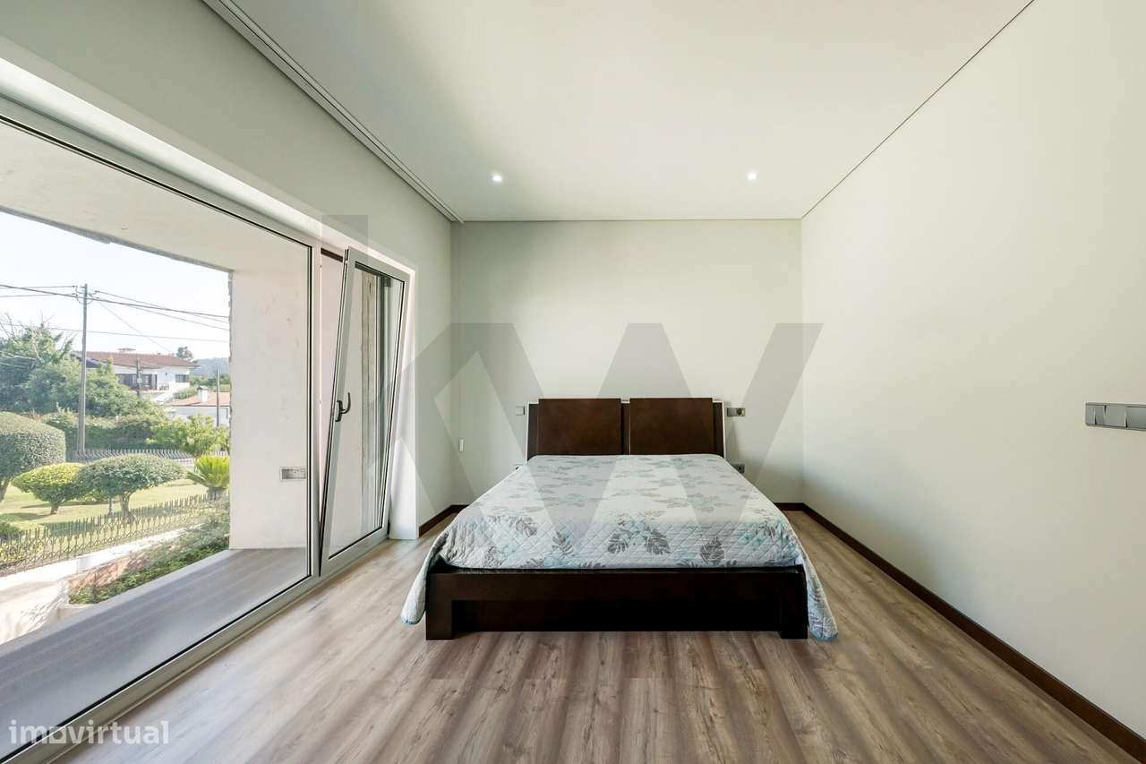 Espaço, Luz e Privacidade | Moradia T3 com 903 m2 de Terreno e Suite e-13