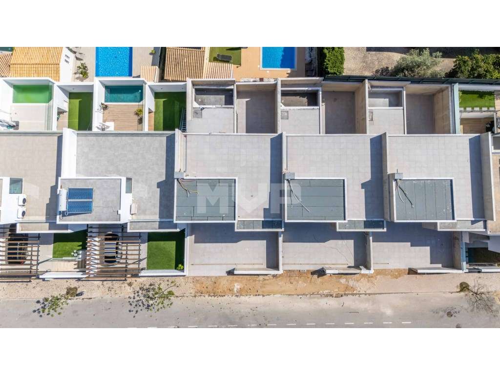 Moradias V3+1 com piscina | Gambelas - Design contemporâneo-3