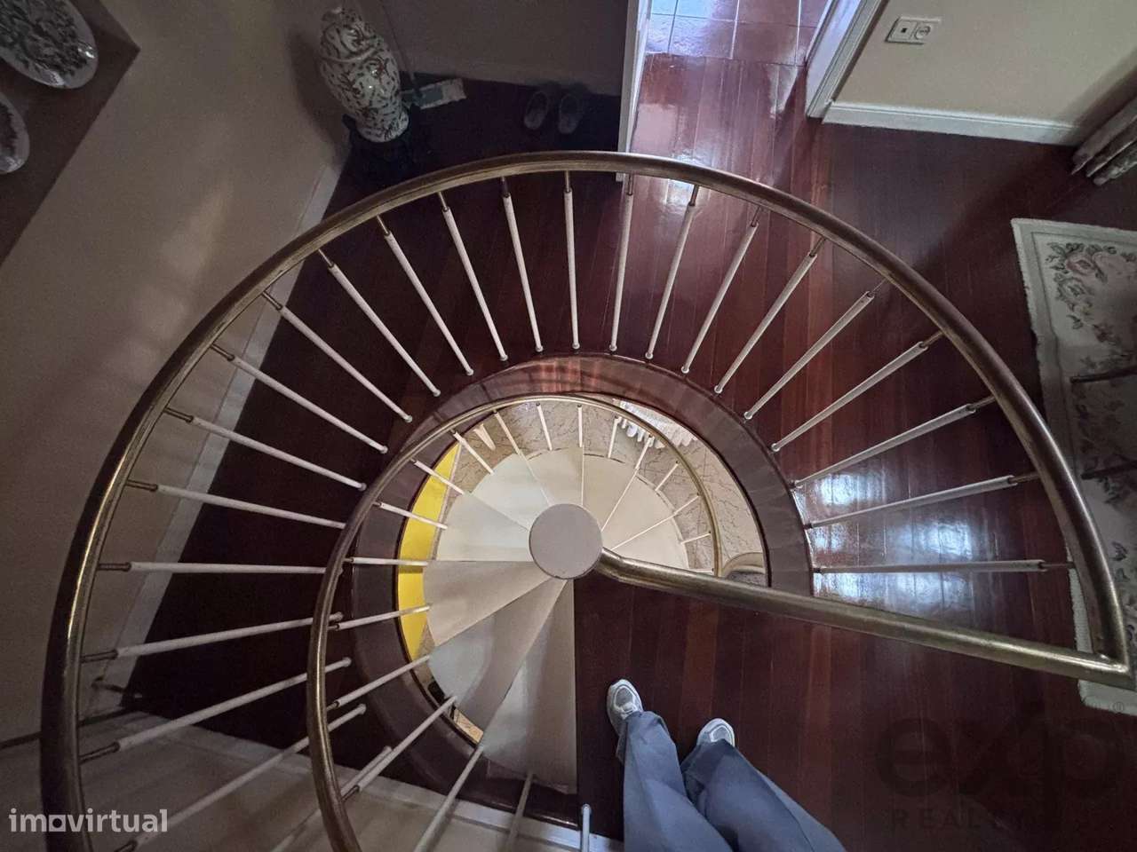 Moradia T5 de Charme no Coração de Vila Meã – Terreno com Potencial de - Grande imagem: 5/37