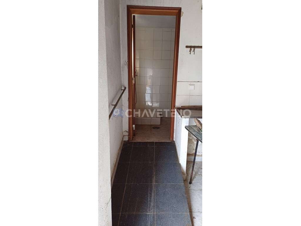 Casa Antiga Com Arrecadação e Terreno Para Recuperar, Cernache do B...-10