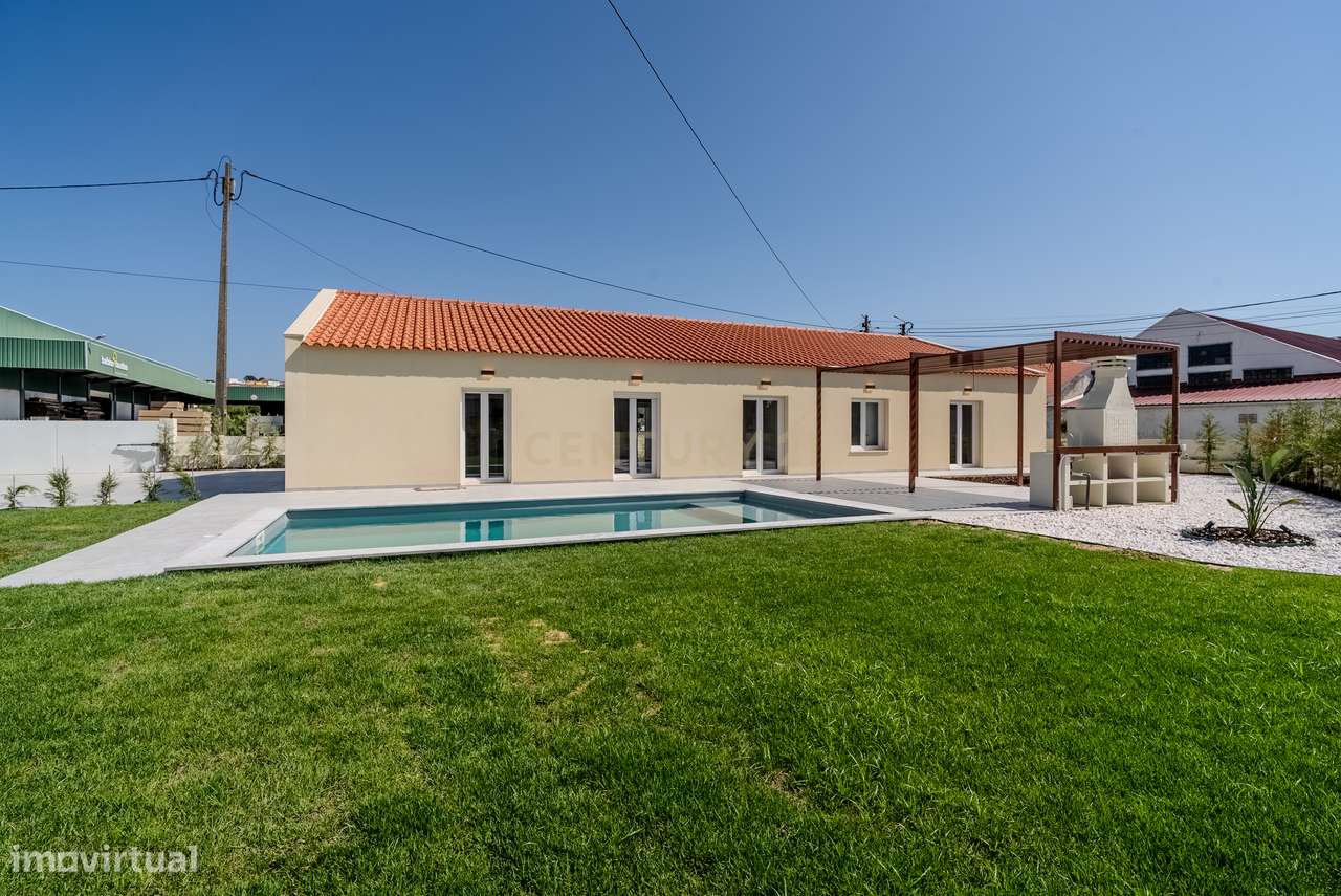 Moradia Térrea T4 totalmente renovada, com piscina, espaço exterior e-34