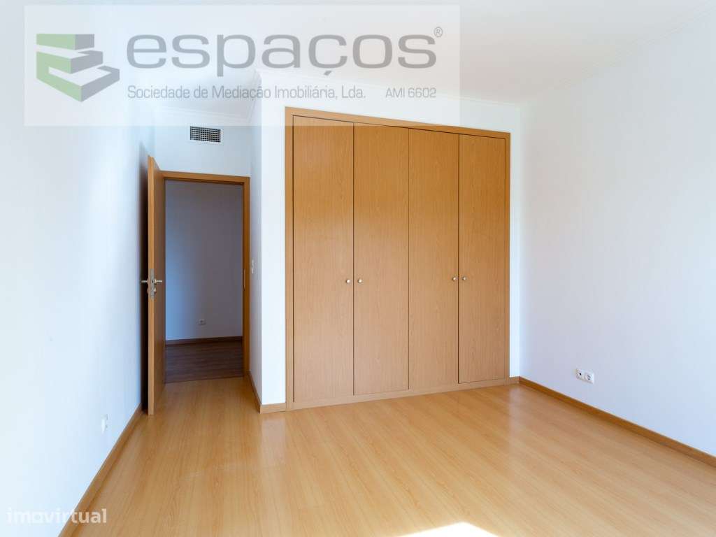 T2 na Quinta da Parreirinha, Vista rio, Parqueamento e arrecadação-13