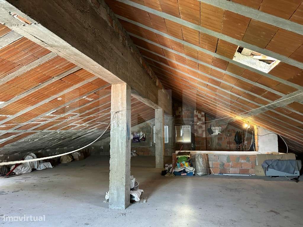 Moradia T3 com logradouro e anexo - Bairro do Espertim, Covilhã-30