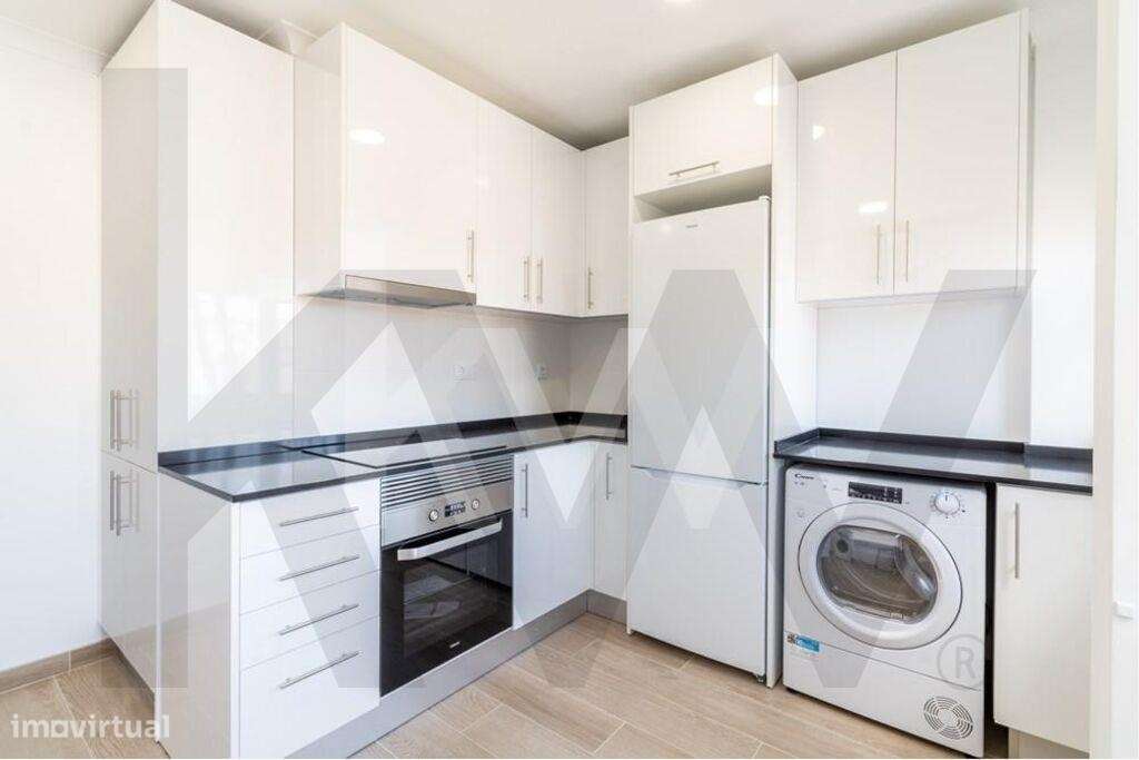 São Domingos de Benfica | Apartamento T2 Remodelado c/ varanda junto a-24