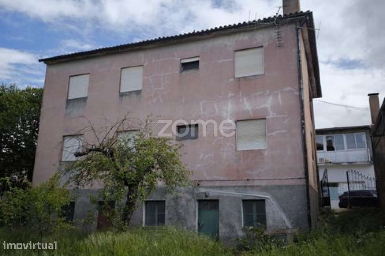 Moradia, 216 m², Mogadouro, Valverde, Vale de Porco e Vilar de Rei-0