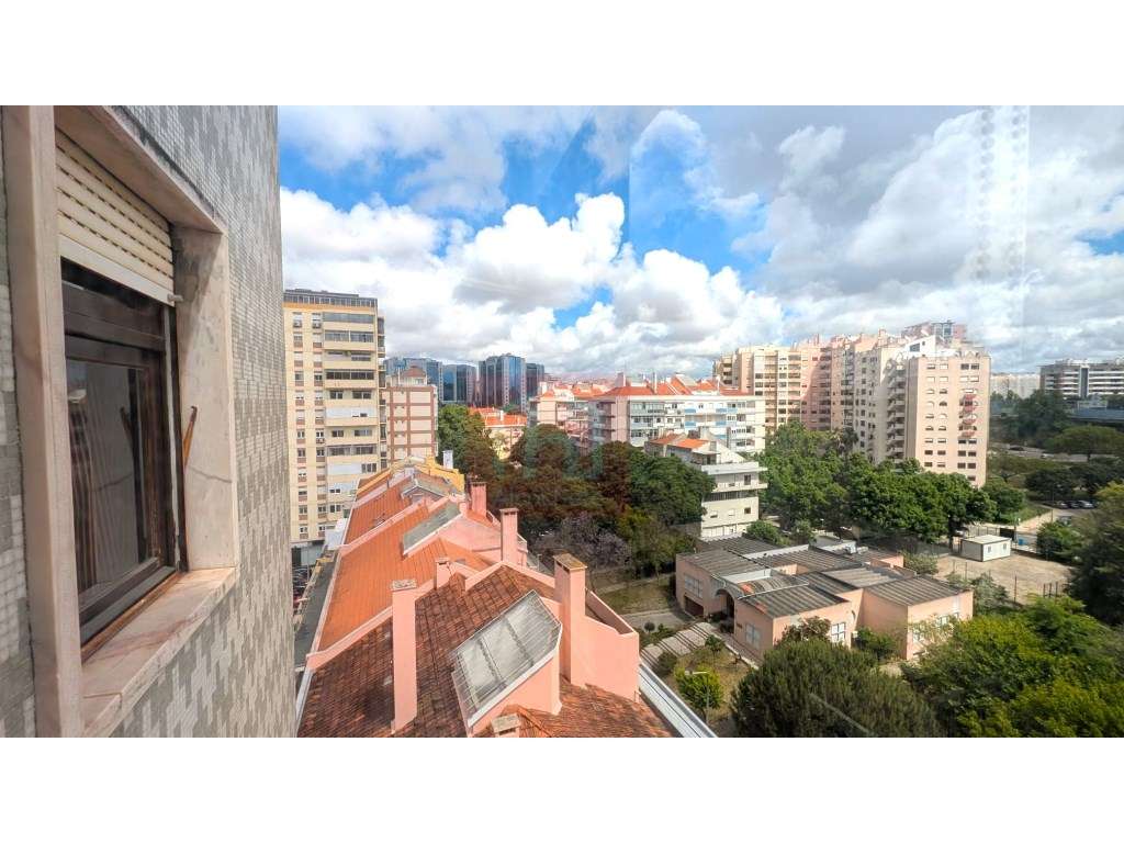 Apartamento T3 na Estrada da Luz, Benfica-17