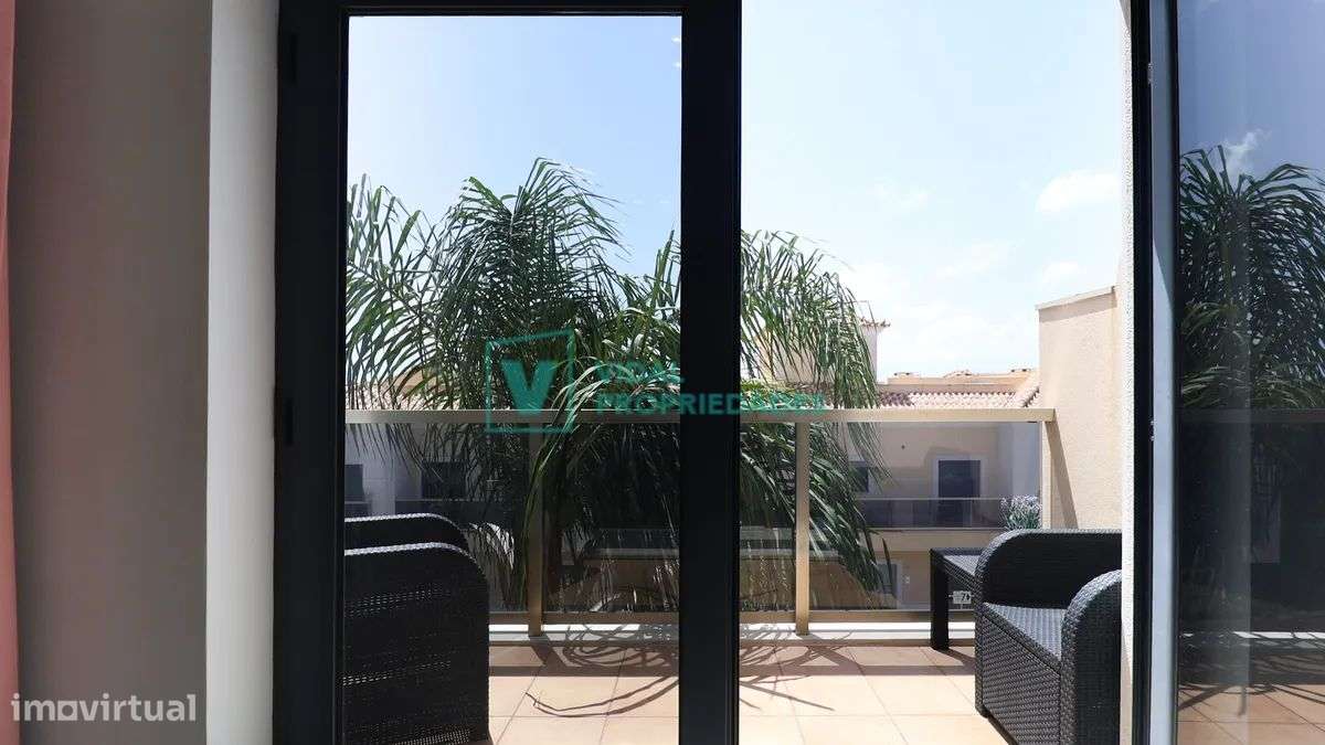 Apartamento T2 com garagem em box e piscina-16