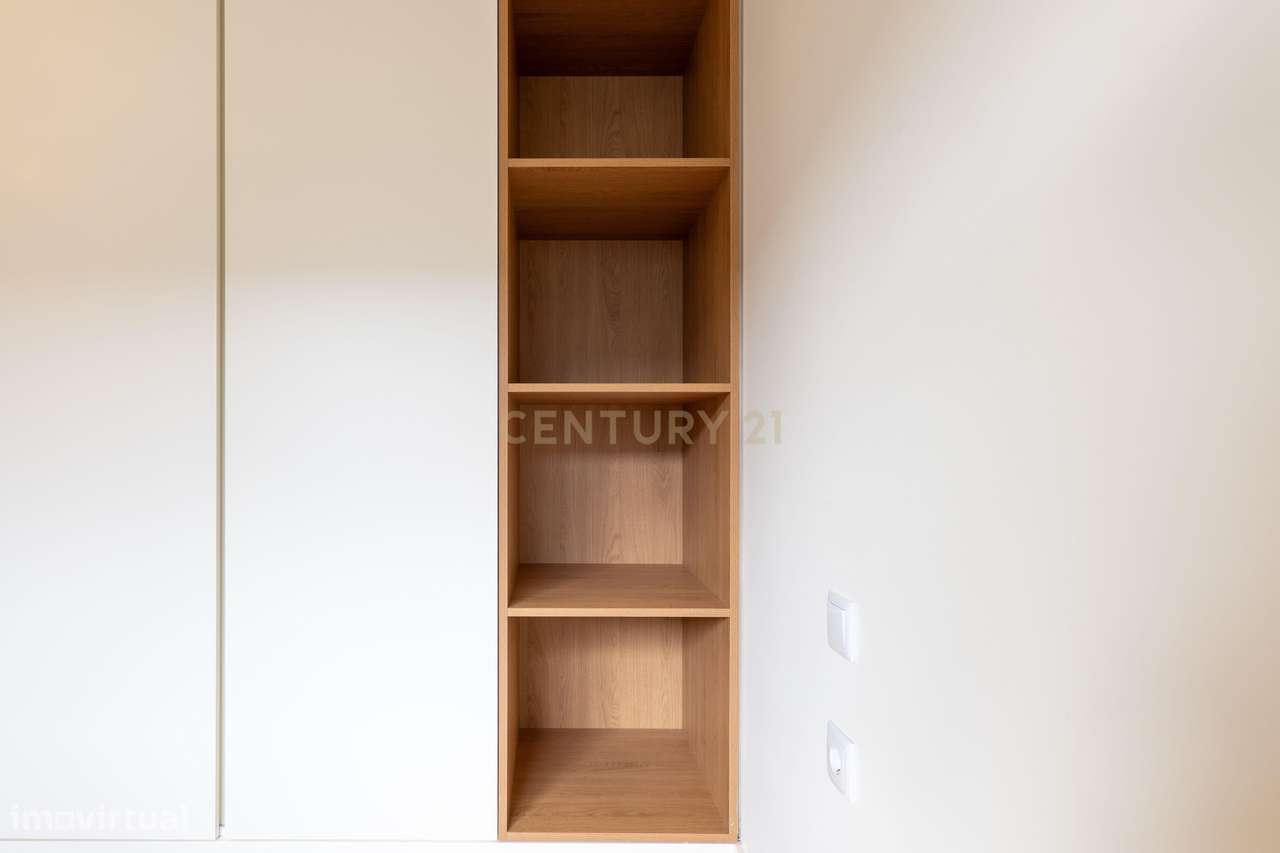 Apartamento T2 praticamente novo , nas Antas, Porto-34