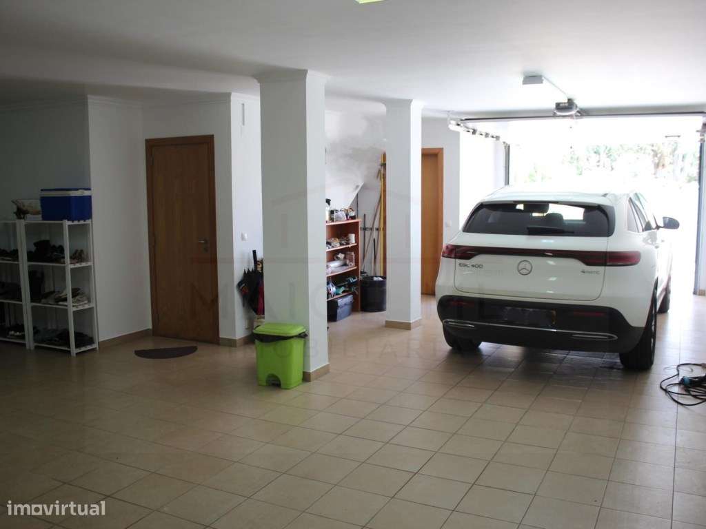 Moradia T5 com grandes áreas em zona muito tranquila de Rio Maior-57