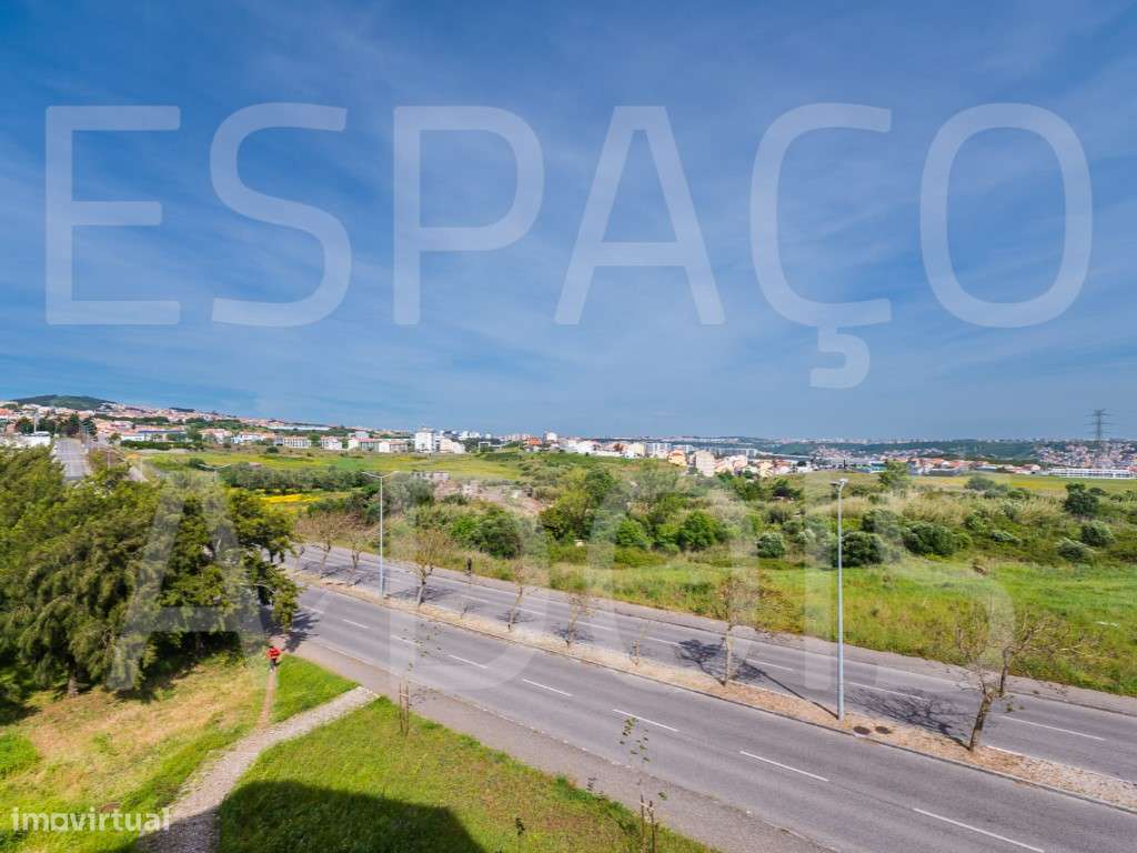 LOCALIZAÇÃO SOSSEGADA ! Bom Estado de Conservação! Parqueamento P/ ...-43