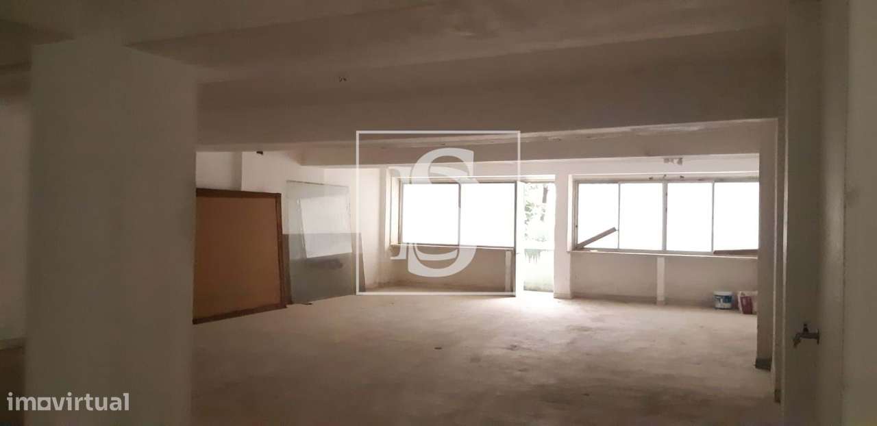 Espaço destinado a comércio ou armazém em Agualva-Cacém-5