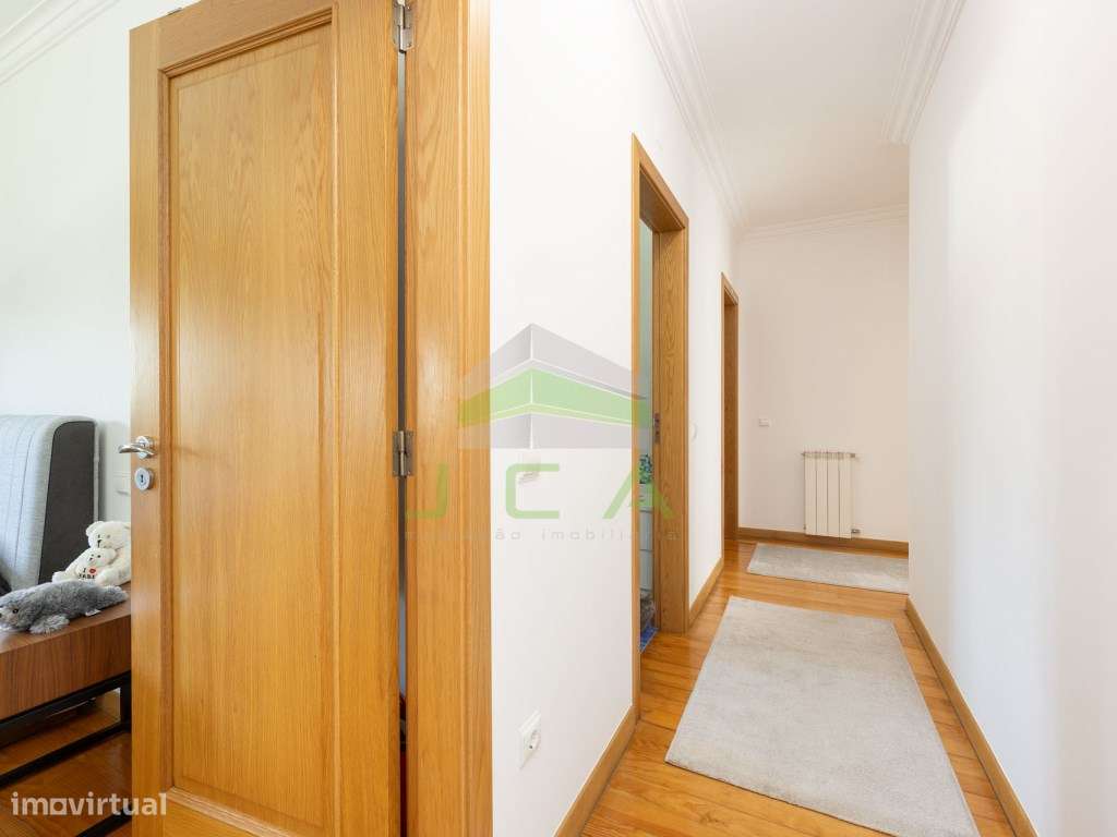 Moradia V4 com piscina e terreno-17