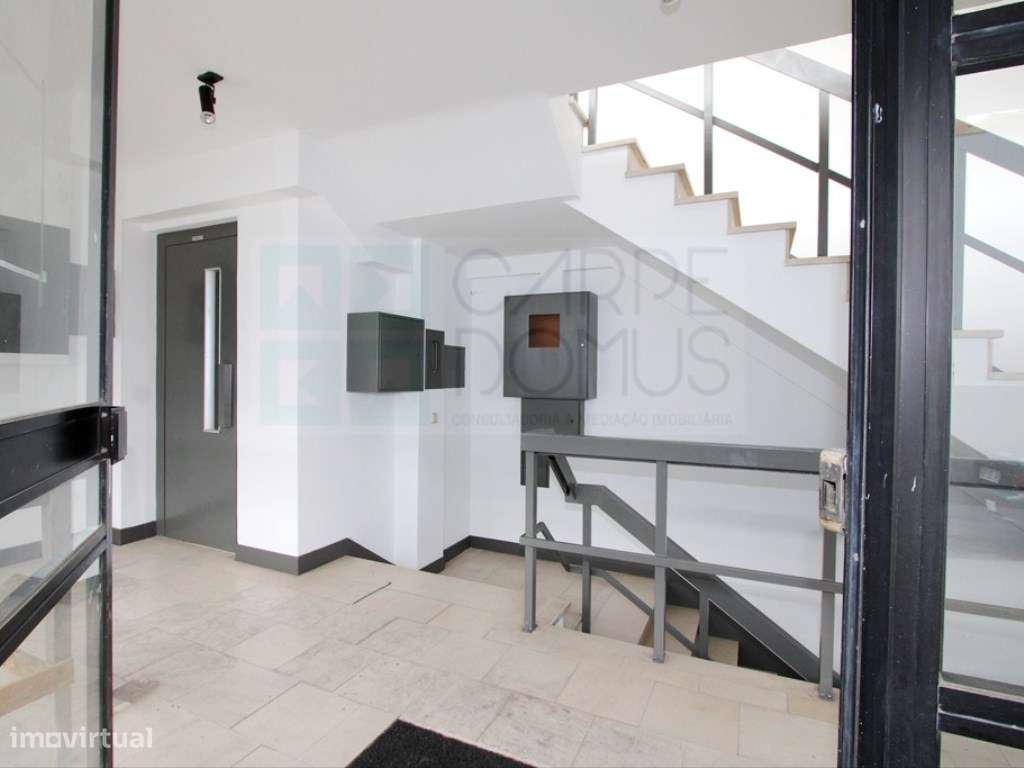 Espaçoso e funcional escritório com 600m2, em Carnaxide, Oeiras-36