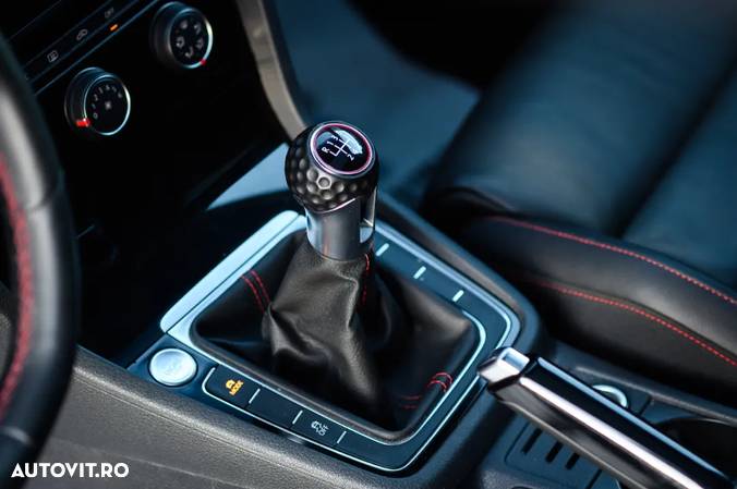 Volkswagen Golf GTI (BlueMotion Technology) - 13