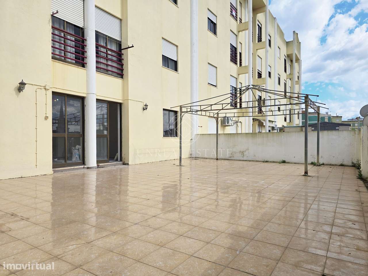 Apartamento T3 em Remodelação com Terraço de 80 m² e Parqueamento | Se-23