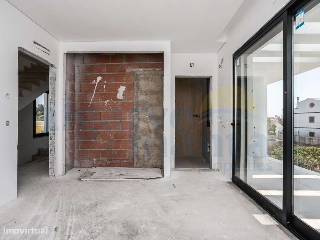 Moradia T4 de Arquitetura Contemporânea com Piscina, Rooftop e Vist...-28