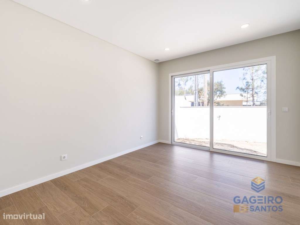 Moradia T4 com piscina, nova e pronta a habitar a 4 km da baía de S...-29