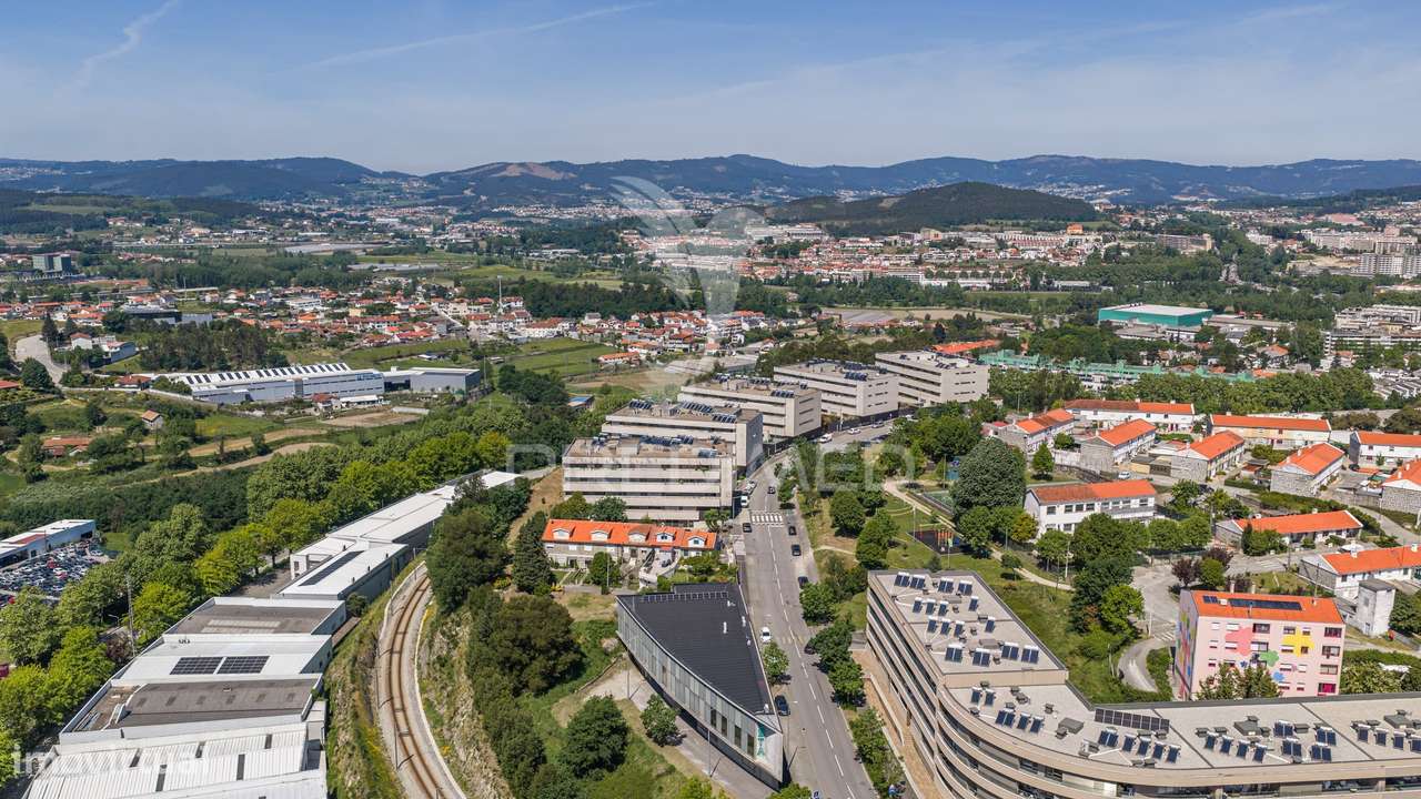 Exclusivo T3 de Prestígio em Urgezes – Luz, Sofisticação e Espaço S...-33