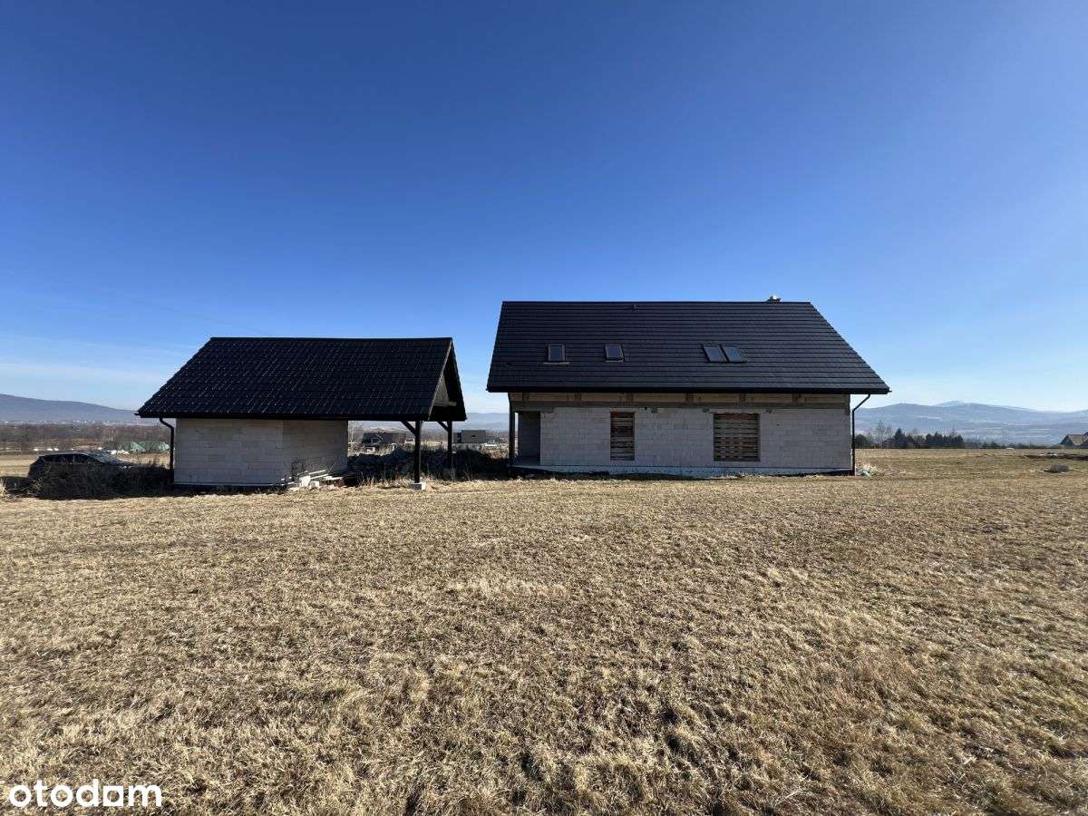 Widokowa działka z rozpoczętą budową-8