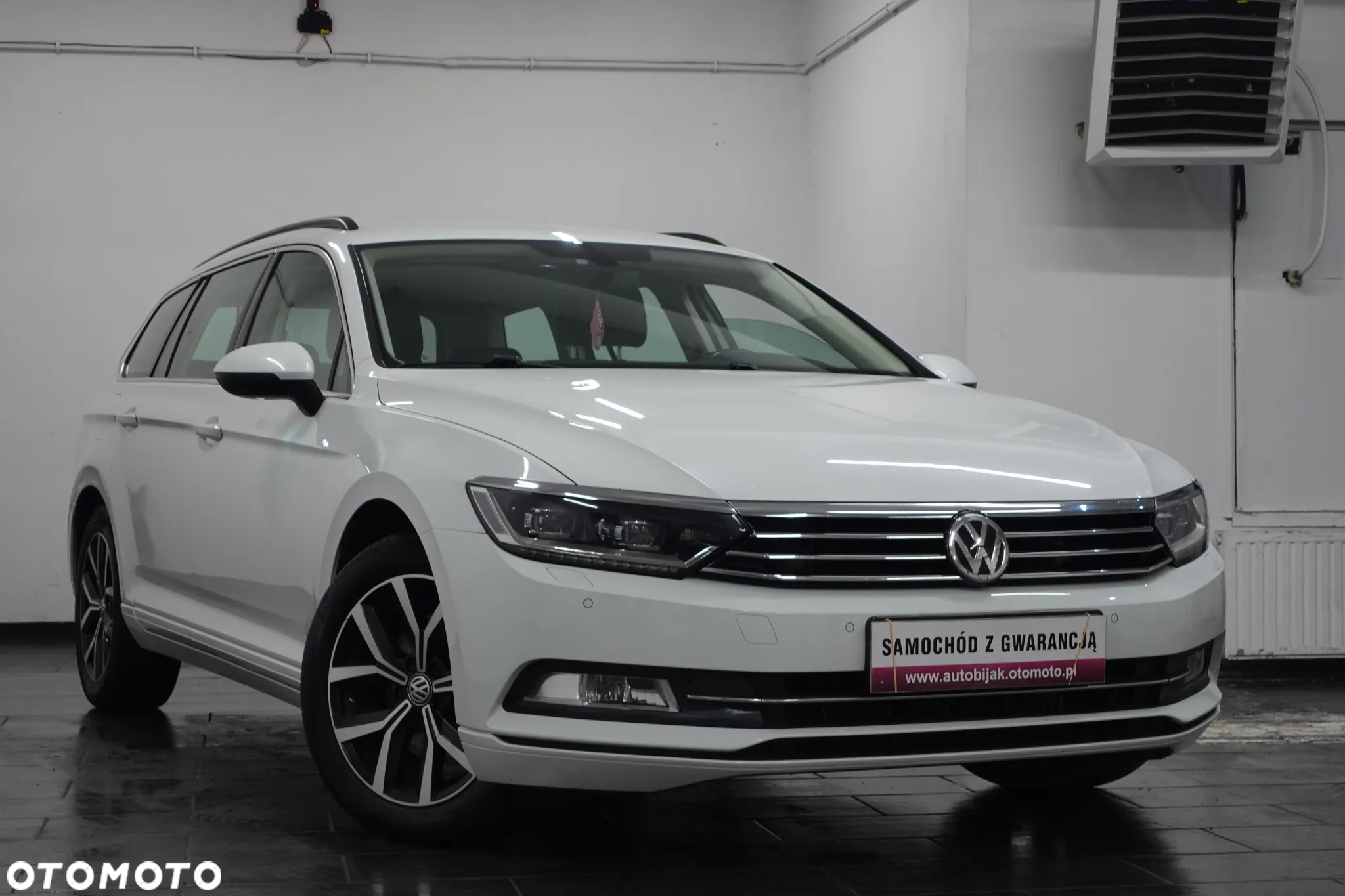 Volkswagen Passat Variant 1.6 TDI SCR DSG Conceptline - 13