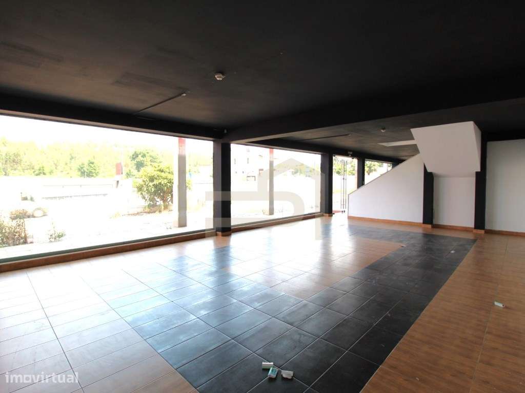 Vende-se Armazém, destinado a comercio e serviços com 1.320 m2, á f... - Grande imagem: 5/19