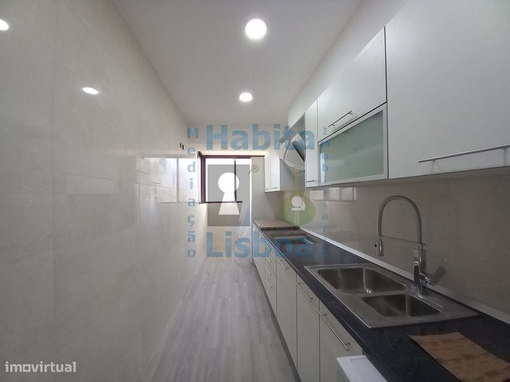 Duplex T3 Com Terraço junto à Praia Costa da Caparica-20