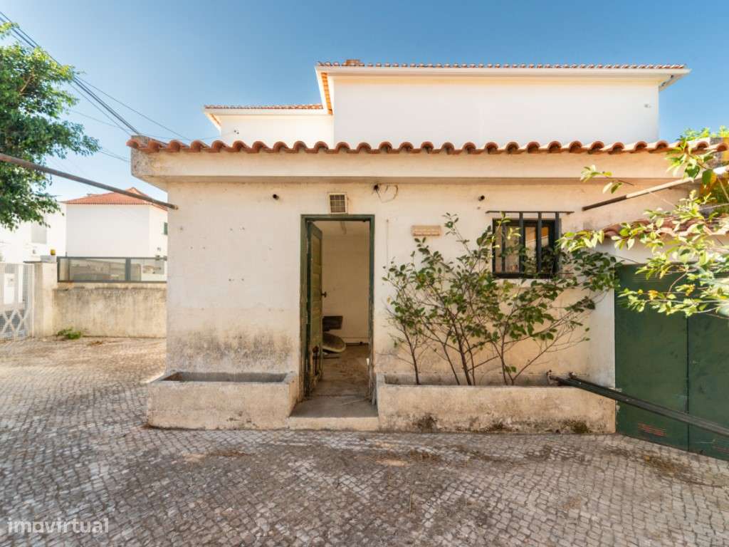 Moradia geminada de esquina em Caselas, com jardim e projecto aprovado-3