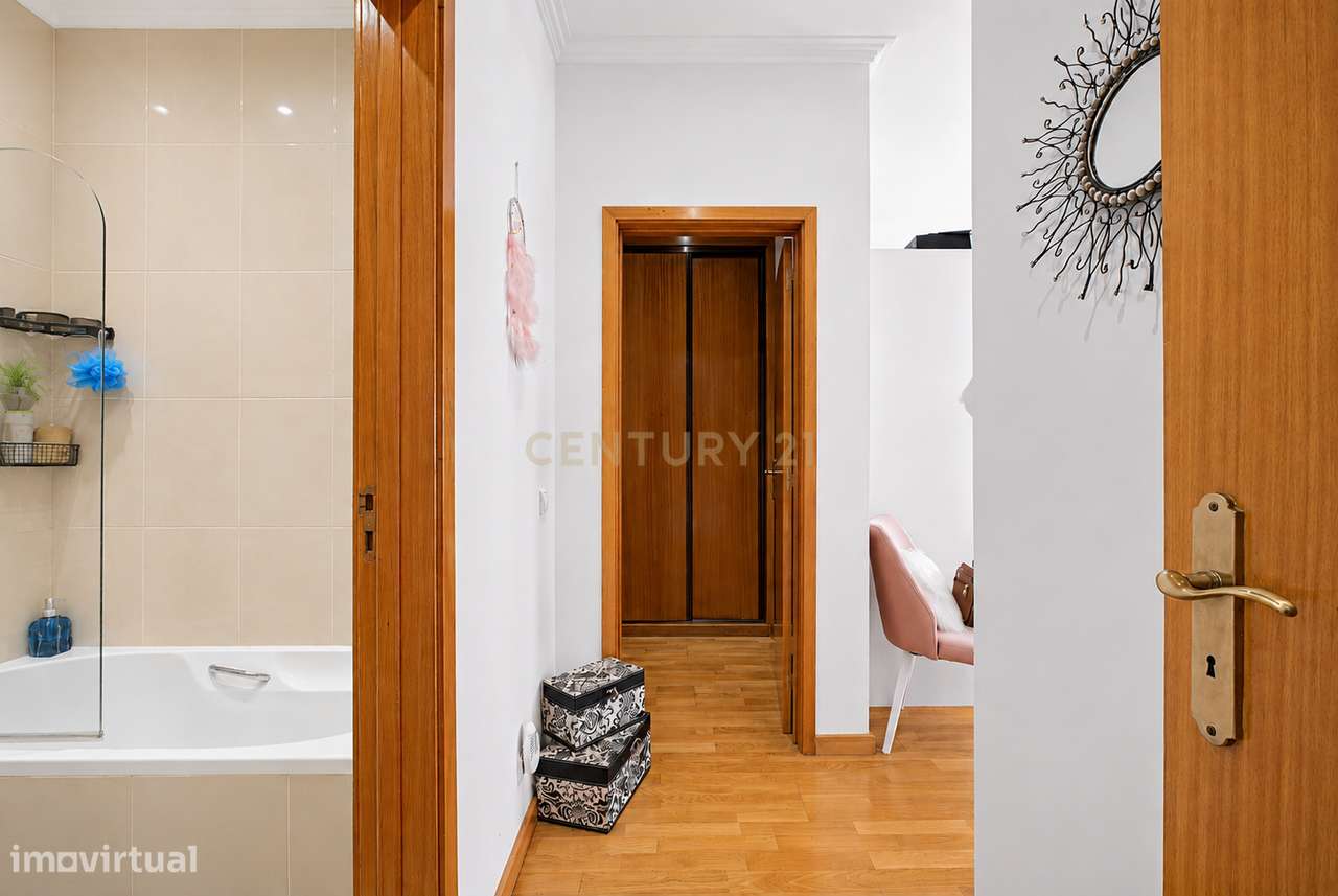 Penthouse T2 com Terraço e Vista Mar em Arcozelo-9