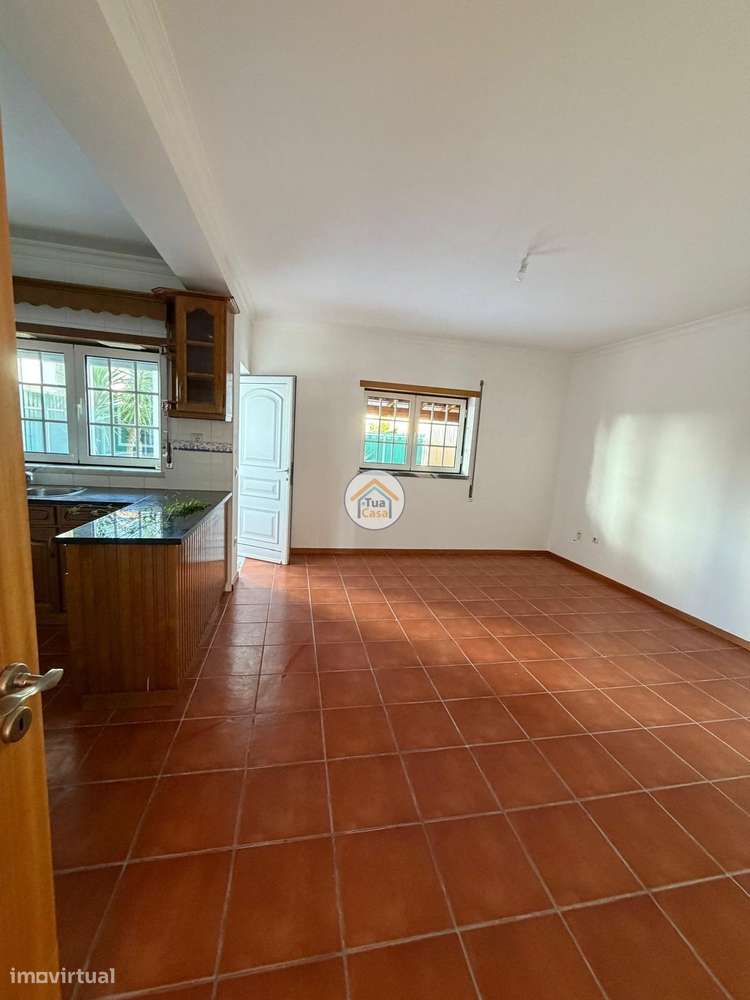 Moradia T4 no centro de Cantanhede com dois pisos e terraço.-20
