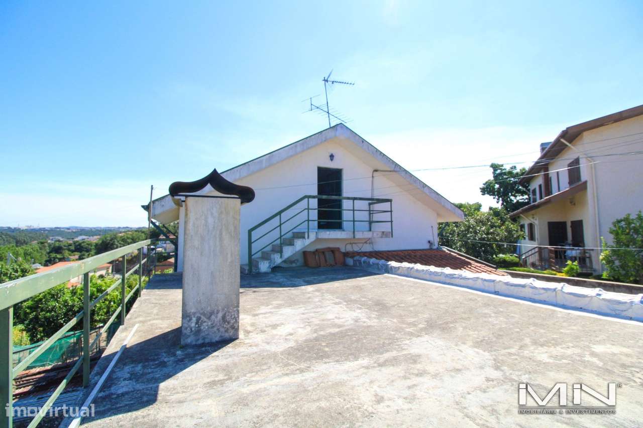 Mini Quinta com Construção Robusta, Poço, Adega e Viabilidade para Seg-46