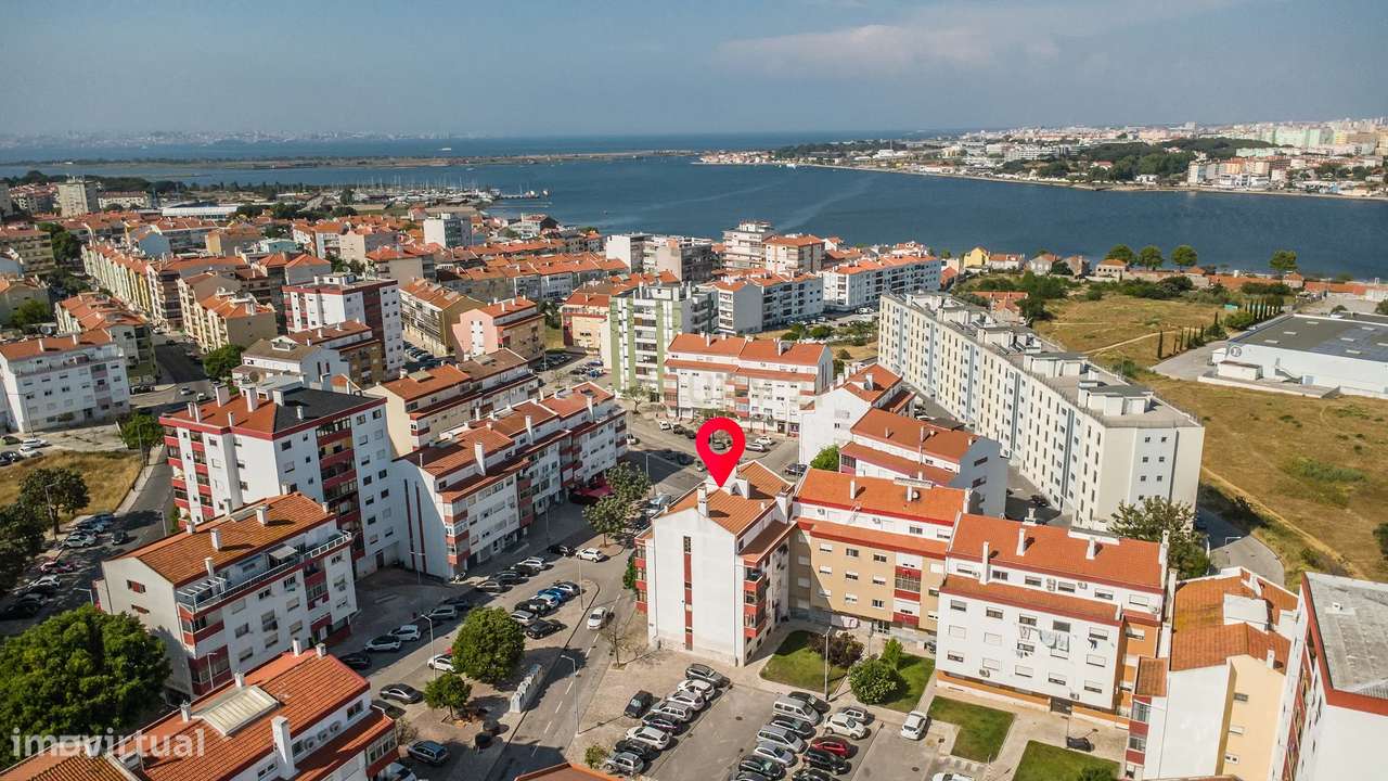 Apartamento T3 em Amora, Seixal - Oportunidade Única!-35