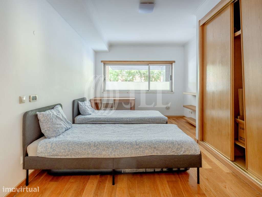 Apartamento T4, com terraço e estacionamento, em Lisboa-16