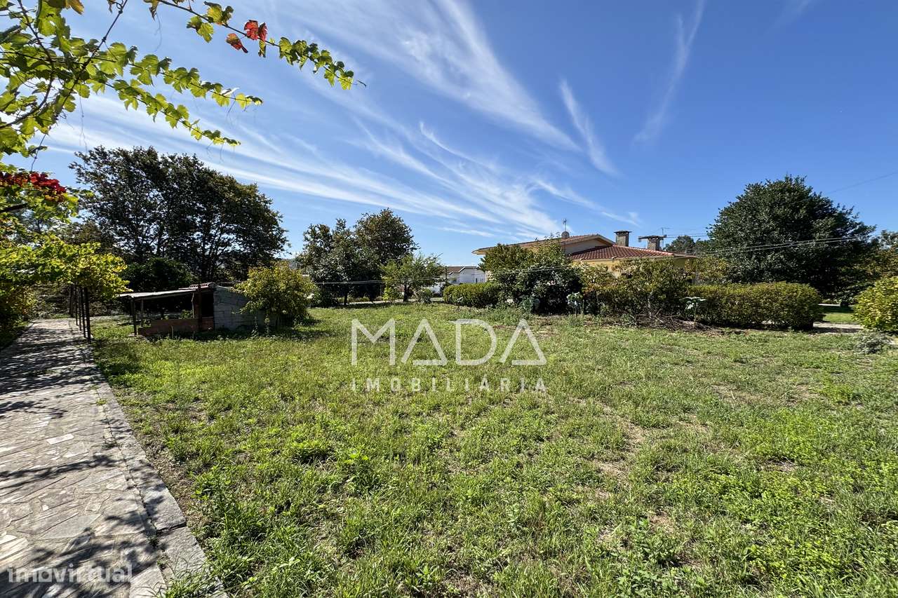 Moradia T4 + Moradia em pedra + terreno (3 artigos) em Lago, Amares-7