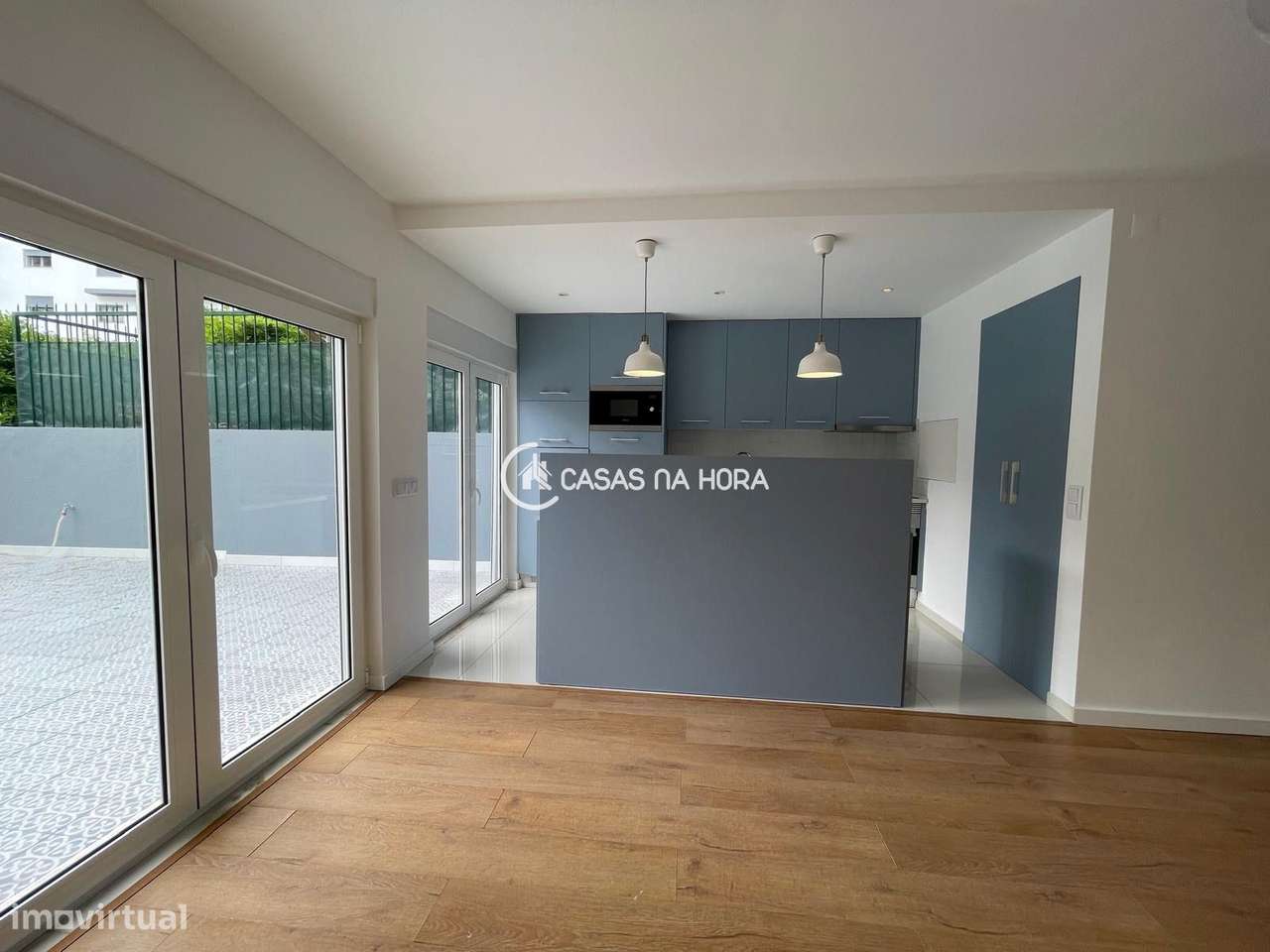 T1 enovado com grande logradouro na Rua de Olivença em Algés - Grande imagem: 4/17