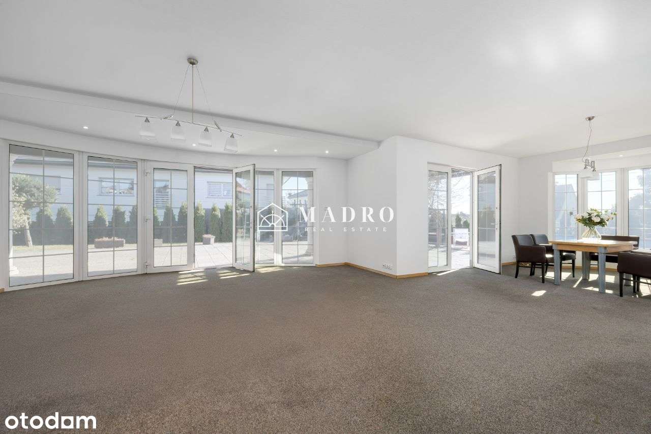 Warszewo | Duży dom z basenem na pięknej działce-11