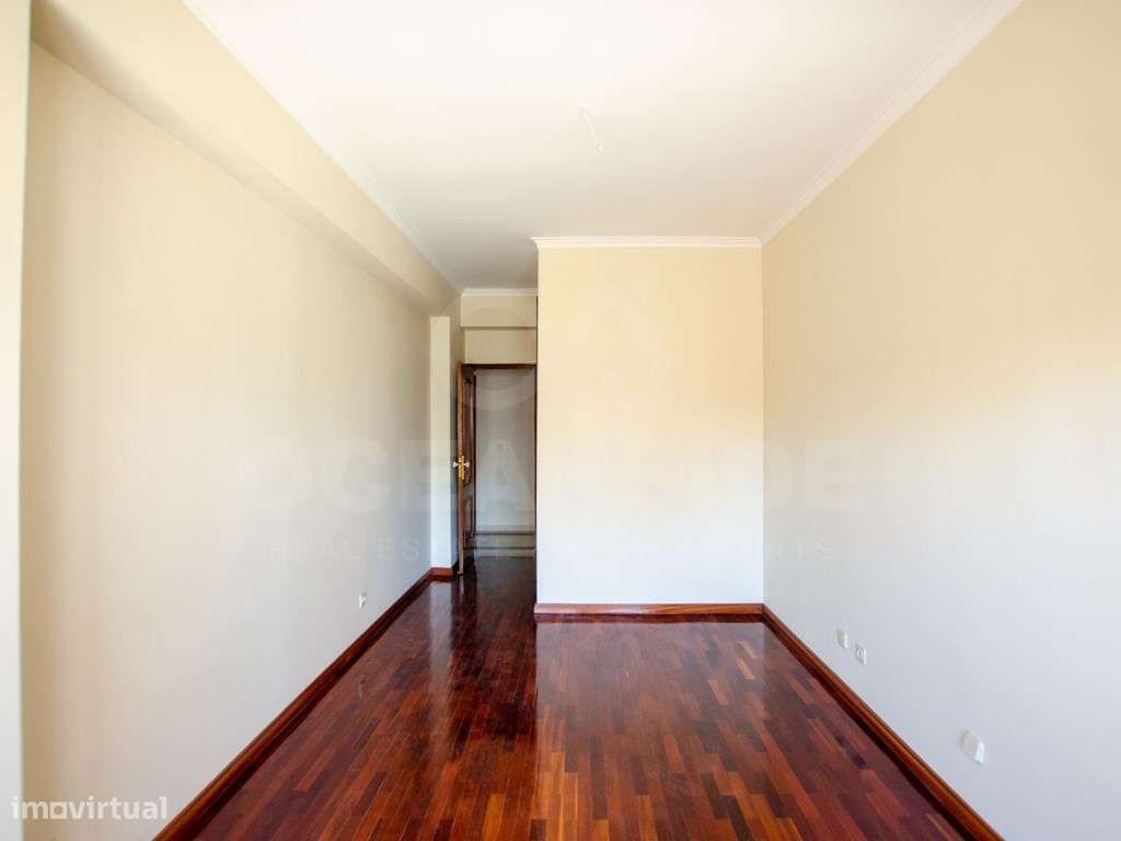 T3 com garagem para 2 carros, em Telheiras-19