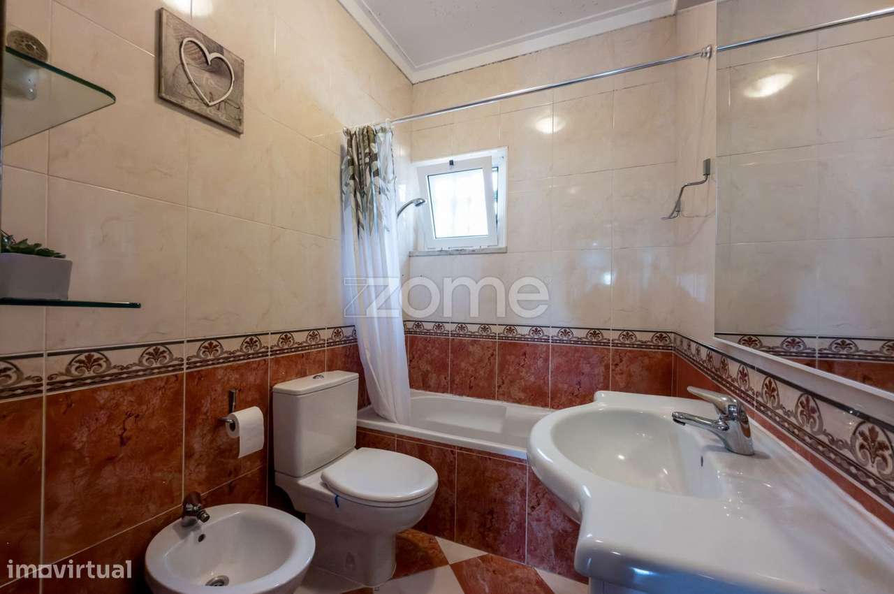 Moradia T4 c/ garagem e 435m2 de terreno - Famões-22