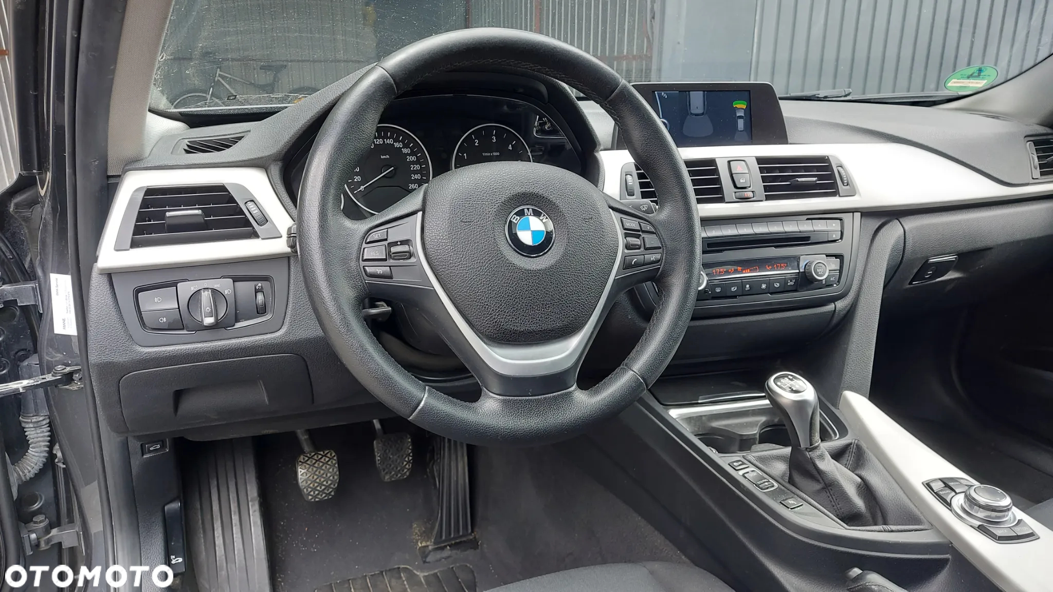 BMW Seria 3 318d Touring - 24