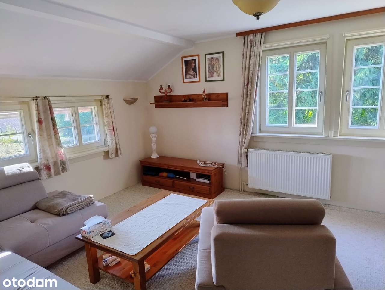 Piękny dom w otoczeniu zieleni na dużej działce.-9