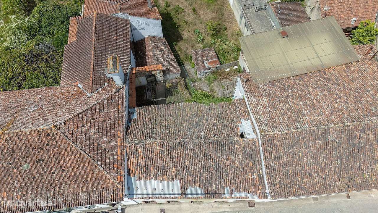 Moradia T4 para reabilitar à venda em Vila Nova do Ceira - Góis-19