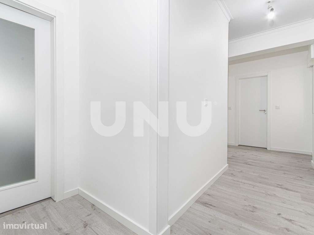 Apartamento T3 totalmente remodelado no Carregado!-14