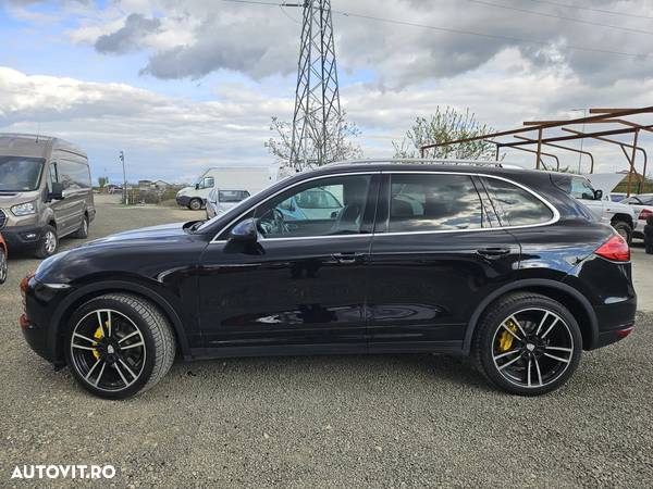 Porsche Cayenne 3.0 L V6 - 6