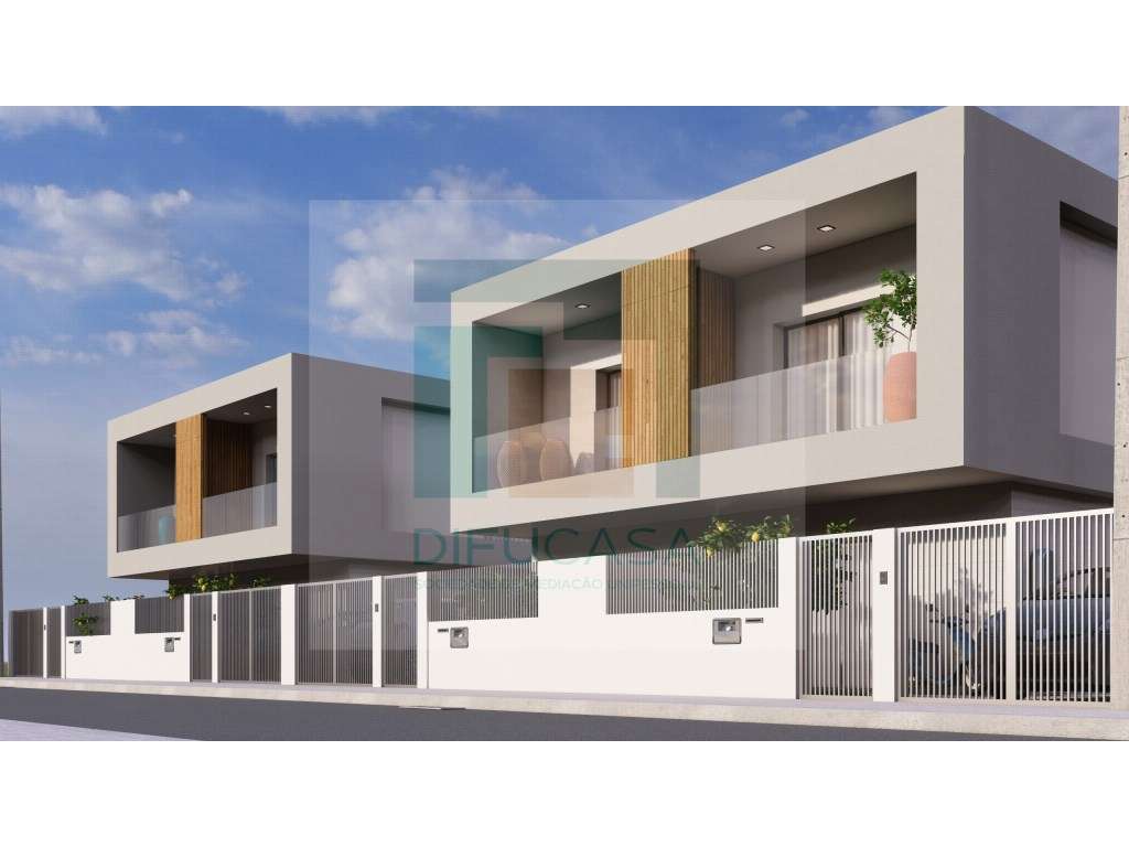 Moradia Geminada T3+1 com 2 Suítes-12