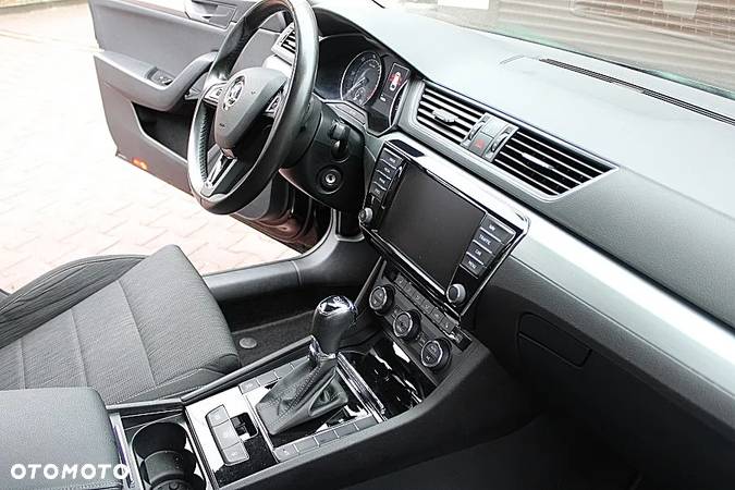 Skoda Superb 2.0 TDI DSG Sportline - 17