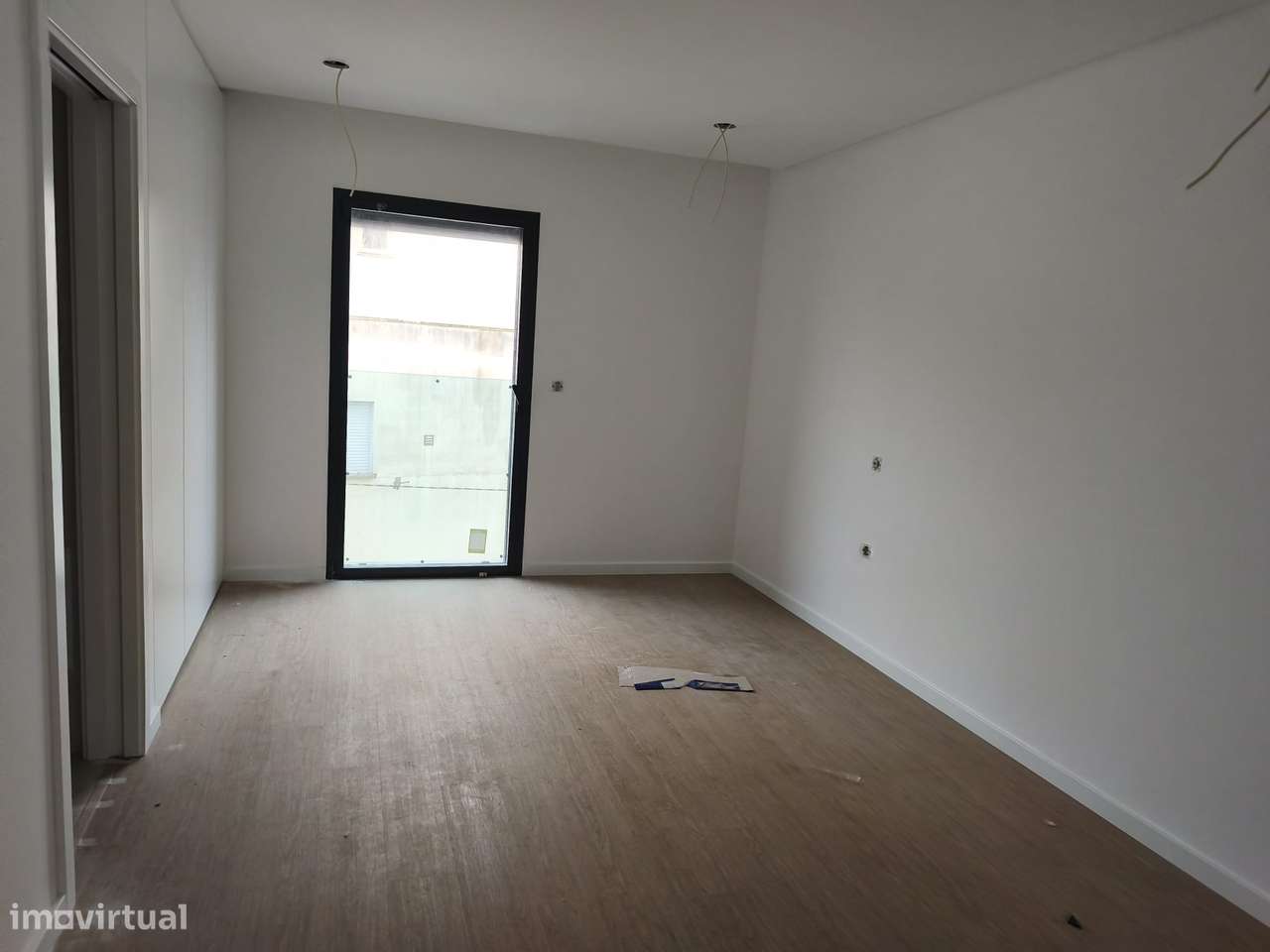 Apartamento T1+1 no Centro de Esgueira-12