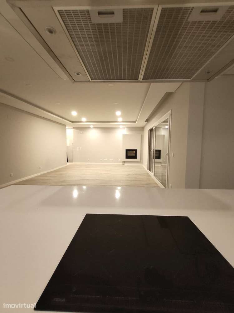 Oferta 1% do valor de aquisição - Moradia T4 com 3 Suítes com piscina - Grande imagem: 5/32