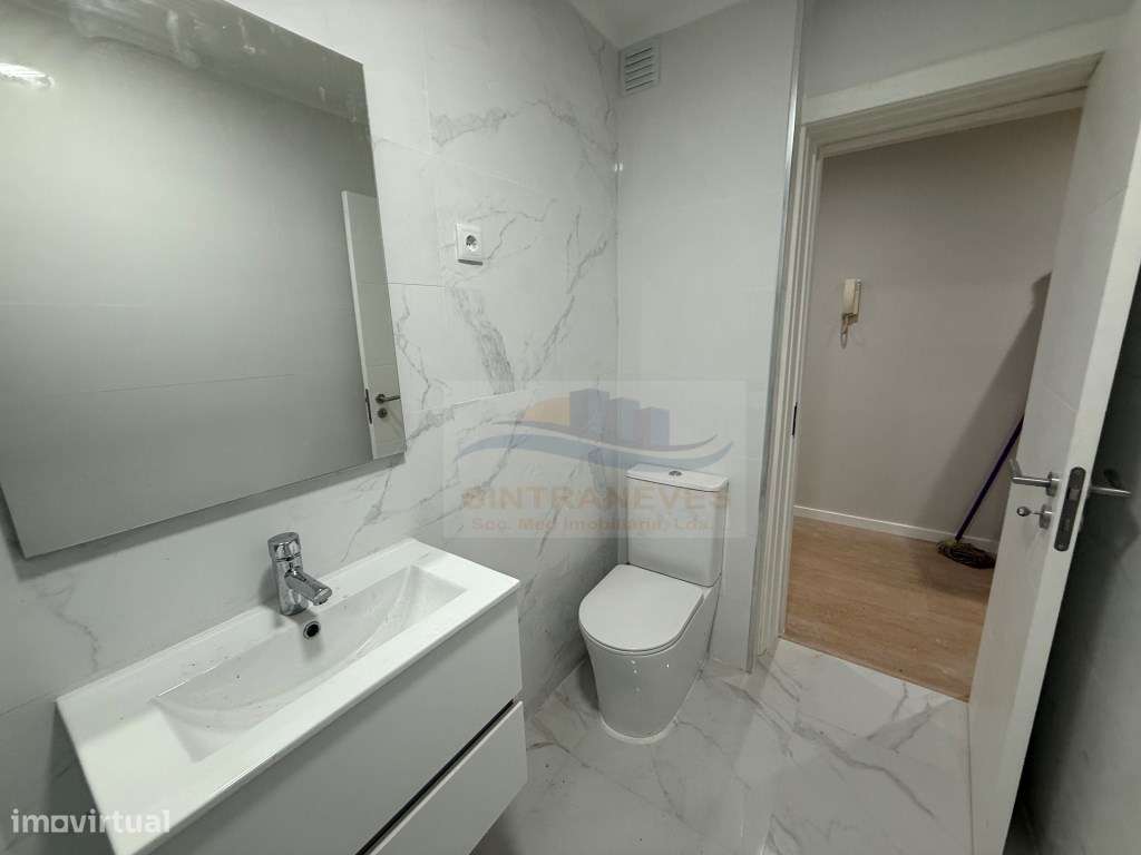 T3 Remodelado na Praça da Igreja - Como Novo, com Quintal e Garanti... - Grande imagem: 5/14